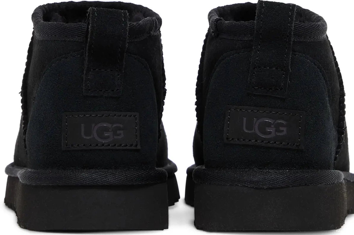 Mini Classic Ultra Black W UGG 0806